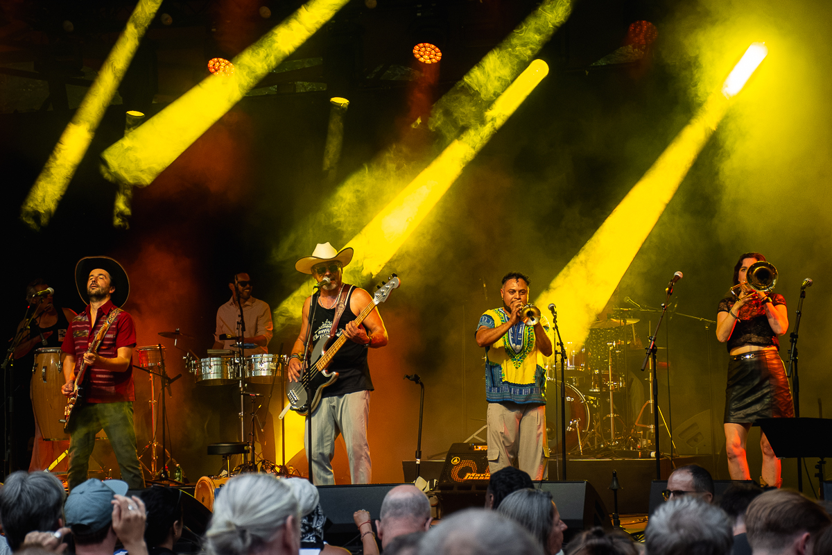WAHWAHSDA + Sindicato Sonico @ OLT Rivierenhof, picture 13, photographed by Karlien Charlier - FrontView Magazine