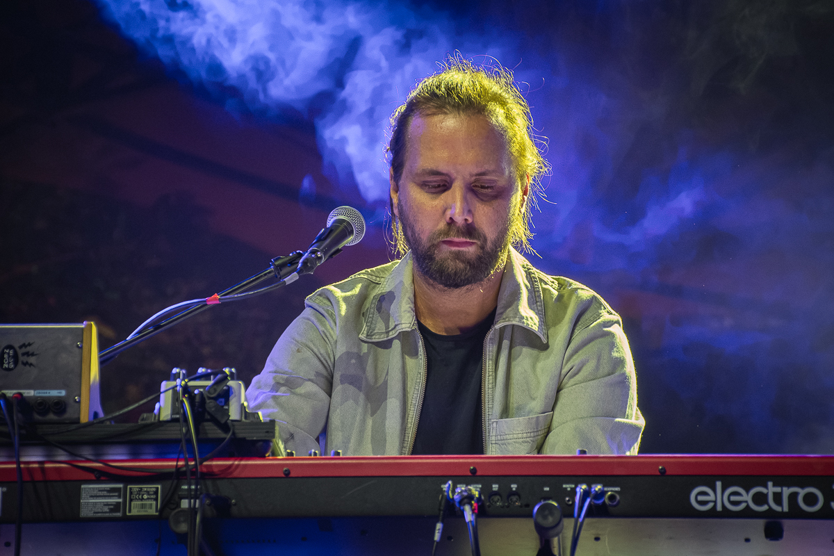 WAHWAHSDA + Sindicato Sonico @ OLT Rivierenhof, picture 17, photographed by Karlien Charlier - FrontView Magazine