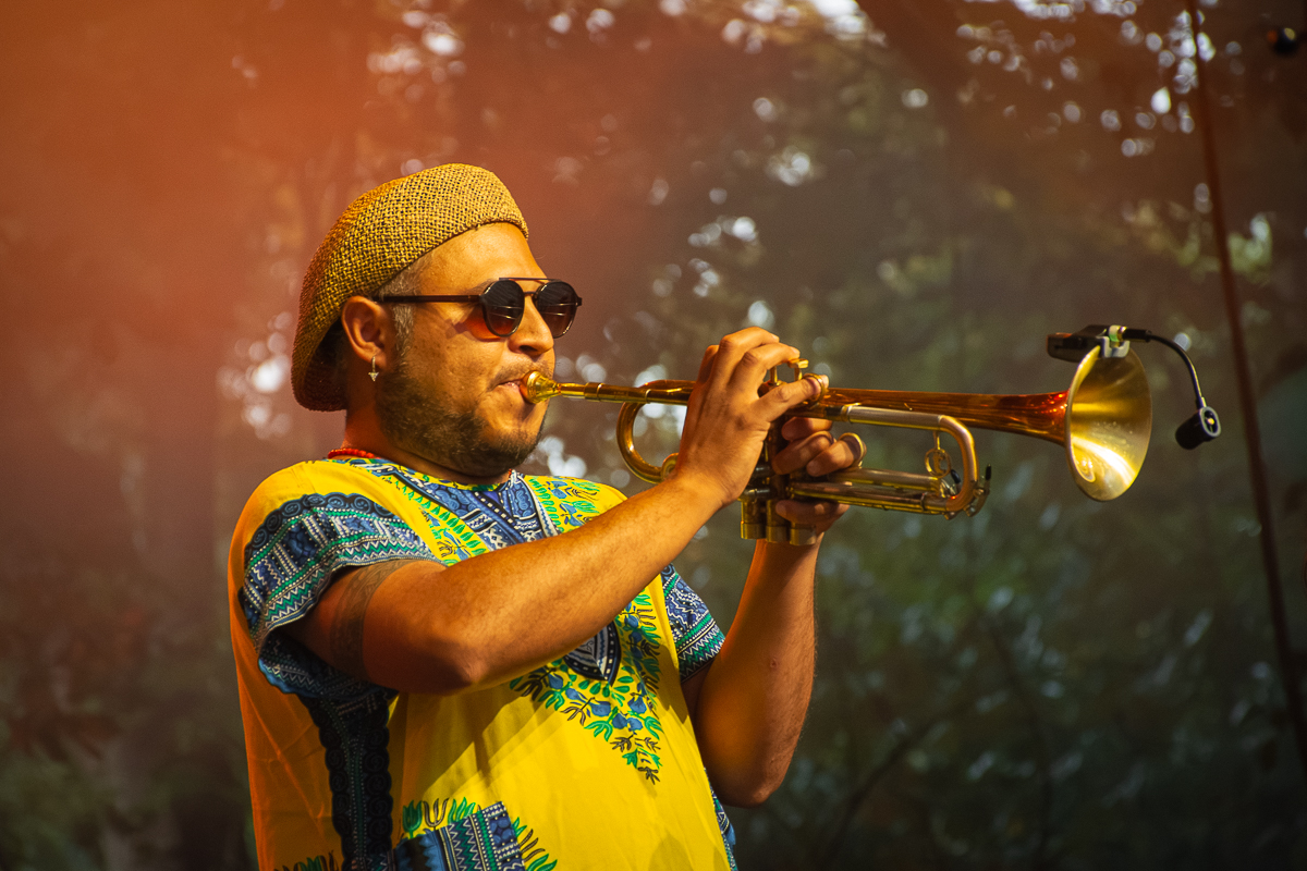 WAHWAHSDA + Sindicato Sonico @ OLT Rivierenhof, picture 6, photographed by Karlien Charlier - FrontView Magazine