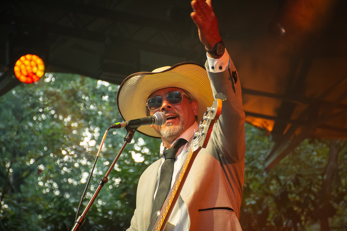 WAHWAHSDA + Sindicato Sonico @ OLT Rivierenhof, picture 1, photographed by Karlien Charlier - FrontView Magazine