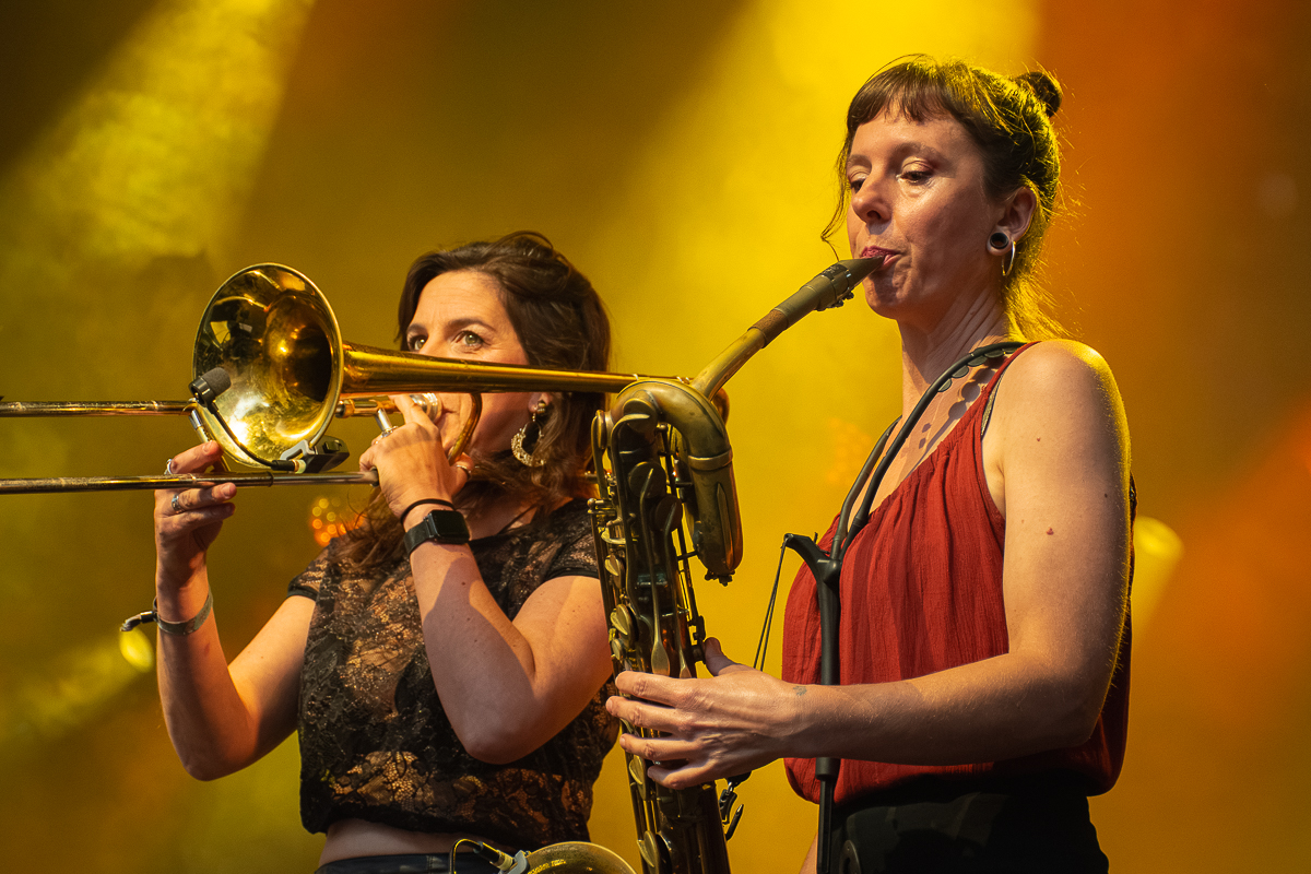 WAHWAHSDA + Sindicato Sonico @ OLT Rivierenhof, picture 2, photographed by Karlien Charlier - FrontView Magazine