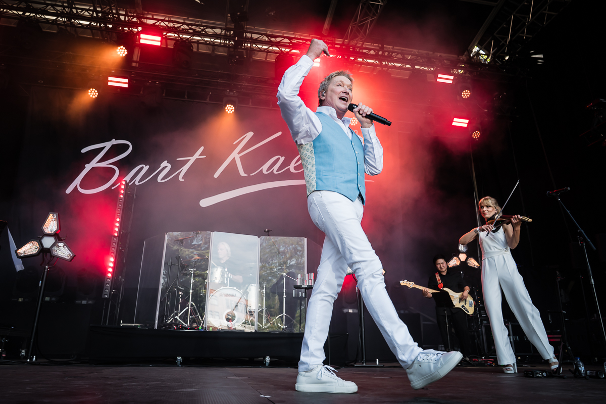 Bart Kaëll @ Fonnefeesten 2026, picture 8, photographed by Danny Wagemans - FrontView Magazine