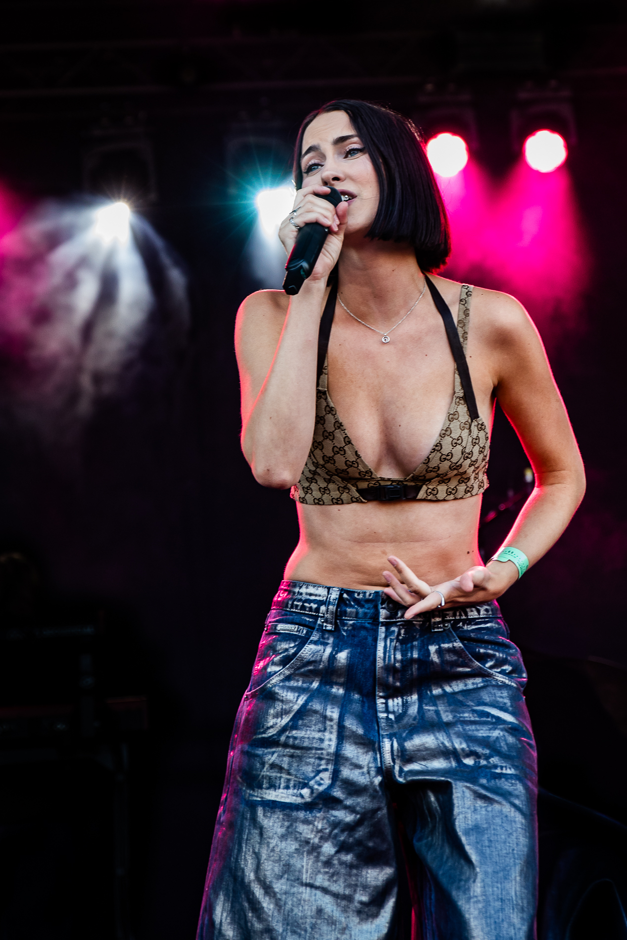 Jet van der Steen @ Suikerrock, picture 23, photographed by Jürgen Bruynooghe - FrontView Magazine