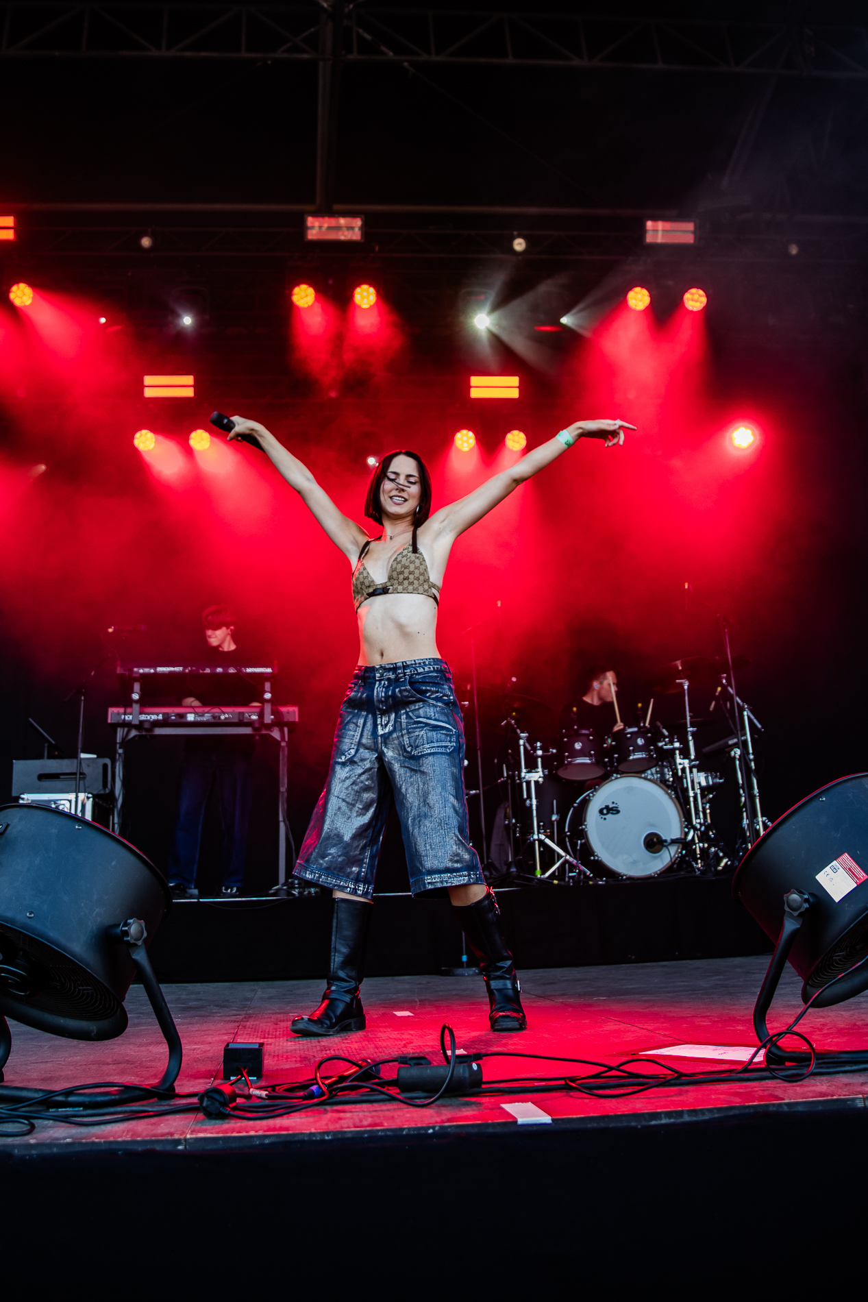 Jet van der Steen @ Suikerrock, picture 16, photographed by Jürgen Bruynooghe - FrontView Magazine