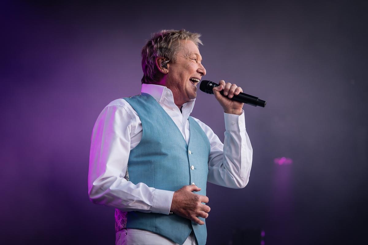 Bart Kaëll @ Fonnefeesten 2026, picture 14, photographed by Danny Wagemans - FrontView Magazine
