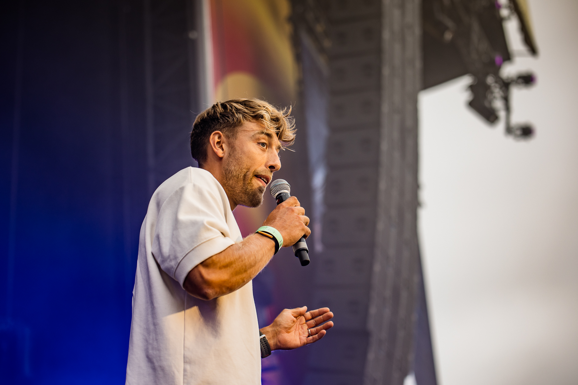 Ward Lemmelijn (presentatie) @ Suikerrock, picture 4, photographed by Jürgen Bruynooghe - FrontView Magazine