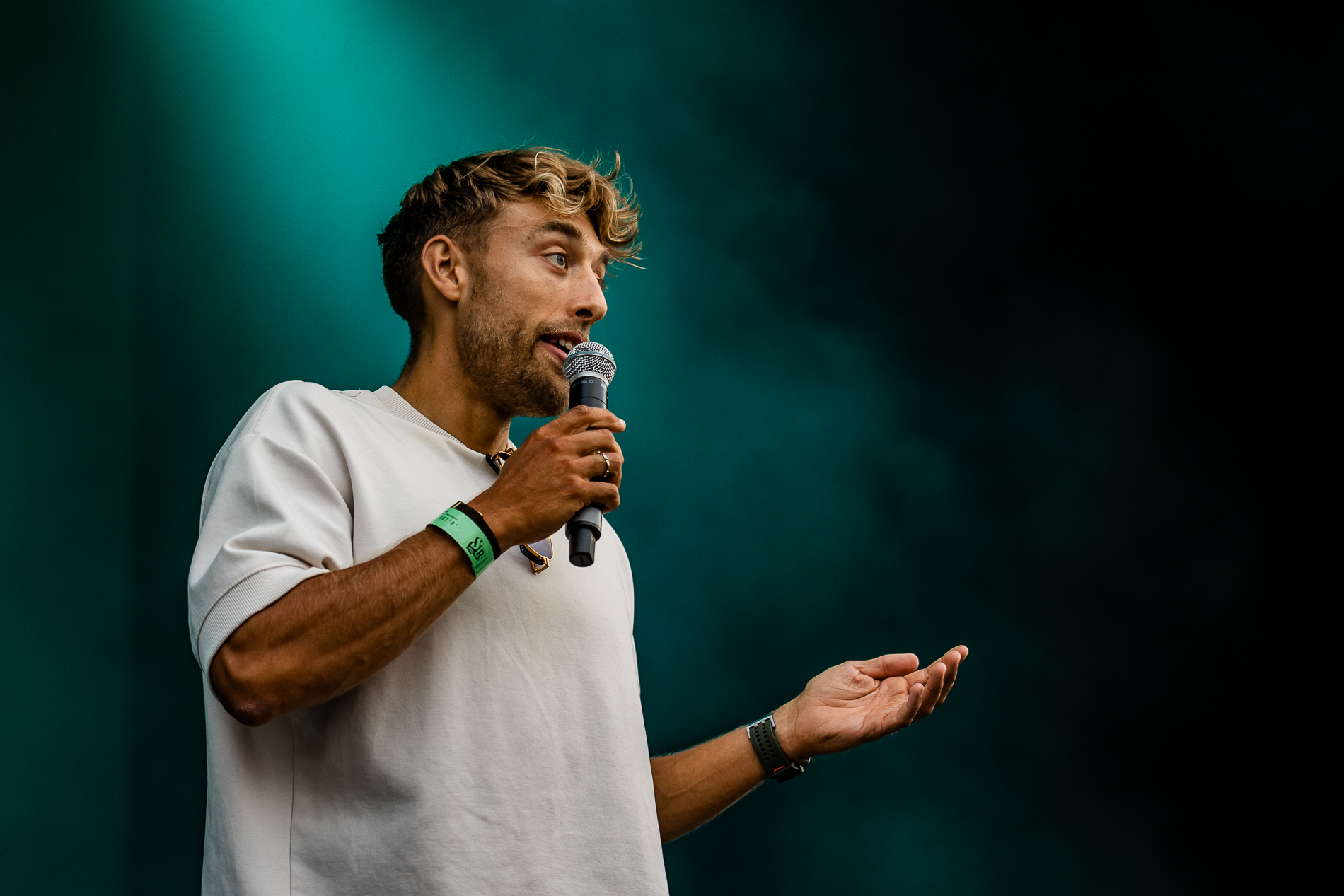 Ward Lemmelijn (presentatie) @ Suikerrock, picture 6, photographed by Jürgen Bruynooghe - FrontView Magazine