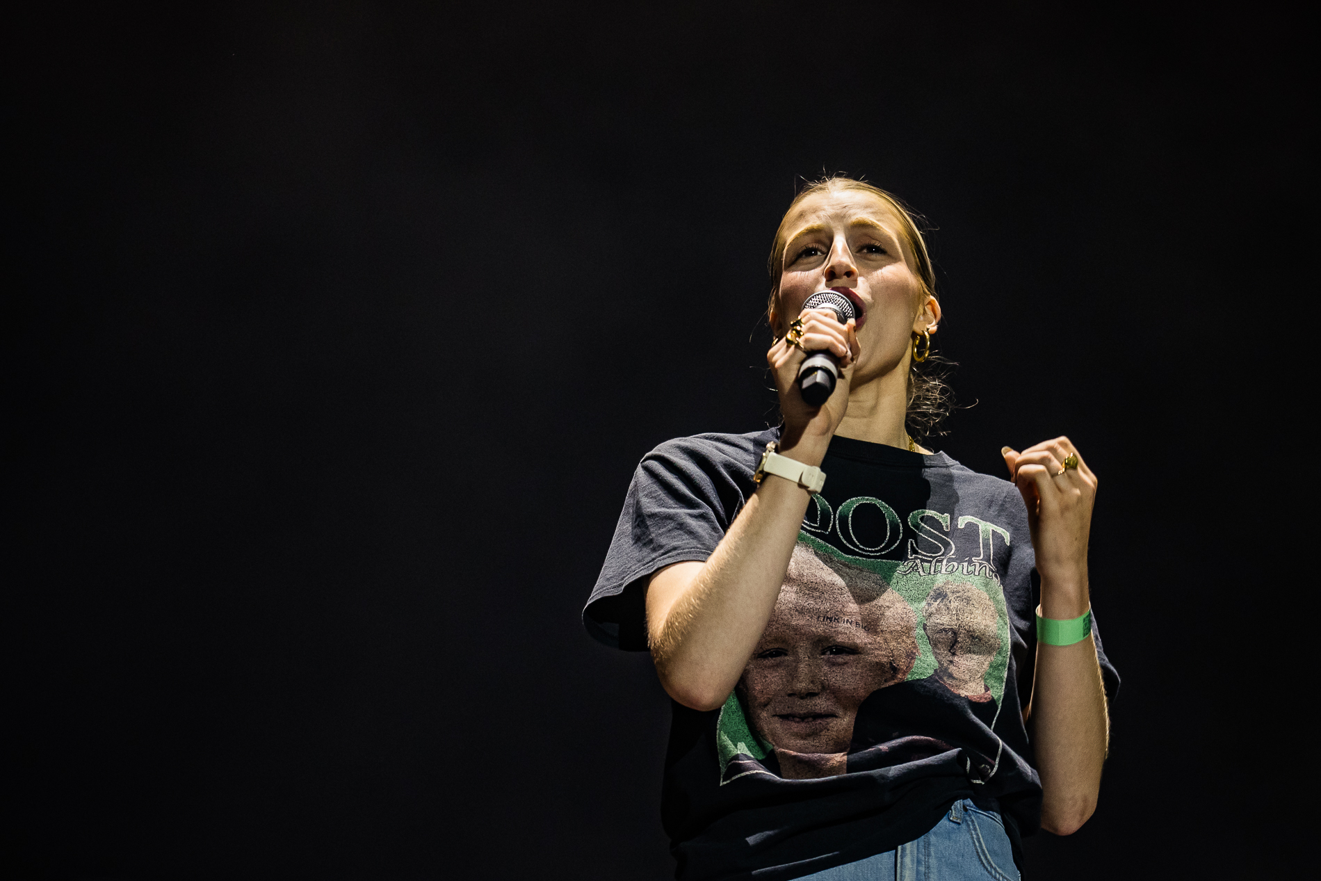 Nona Van Braeckel (presentatie) @ Suikerrock, picture 7, photographed by Jürgen Bruynooghe - FrontView Magazine