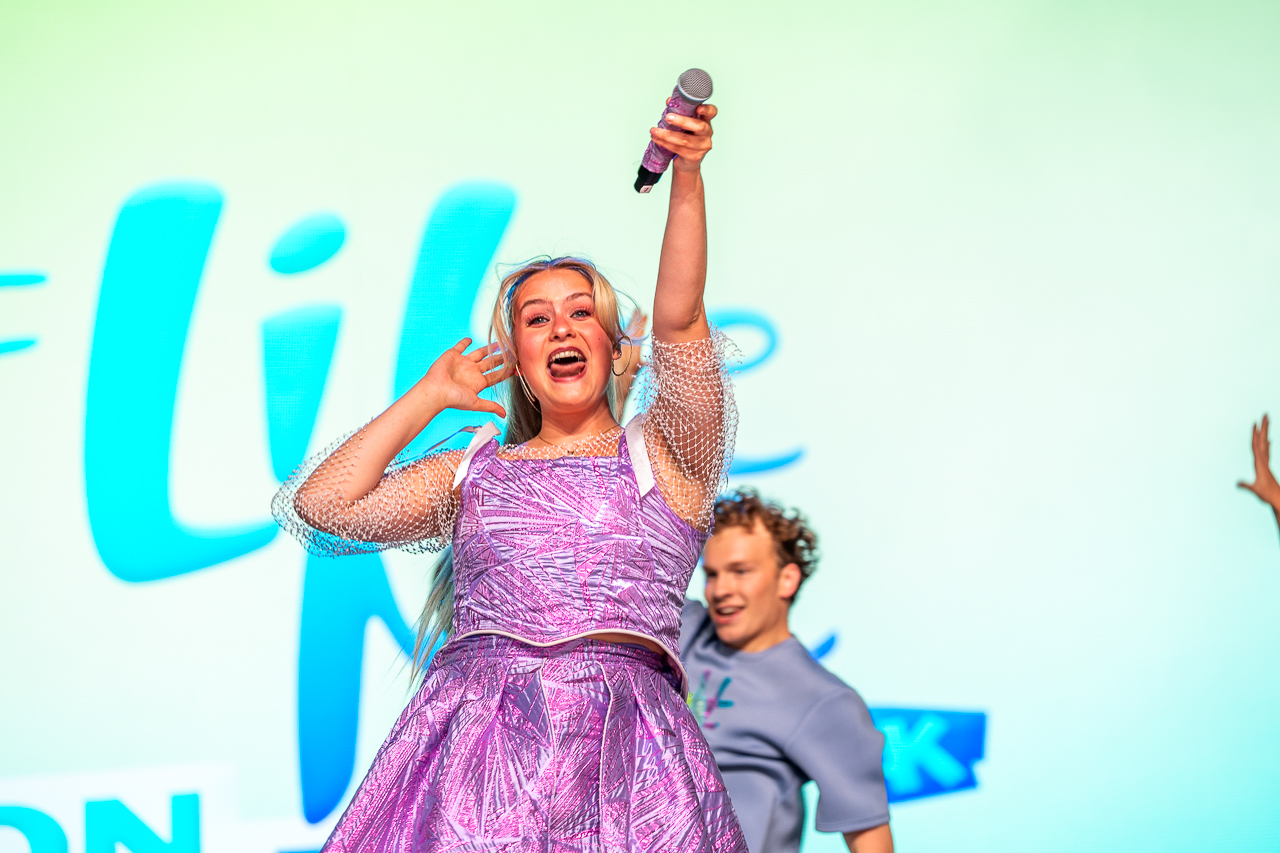 #LikeMe @ Rijvers Festival 2026, picture 6, photographed by Dimitri Vanlommel - FrontView Magazine