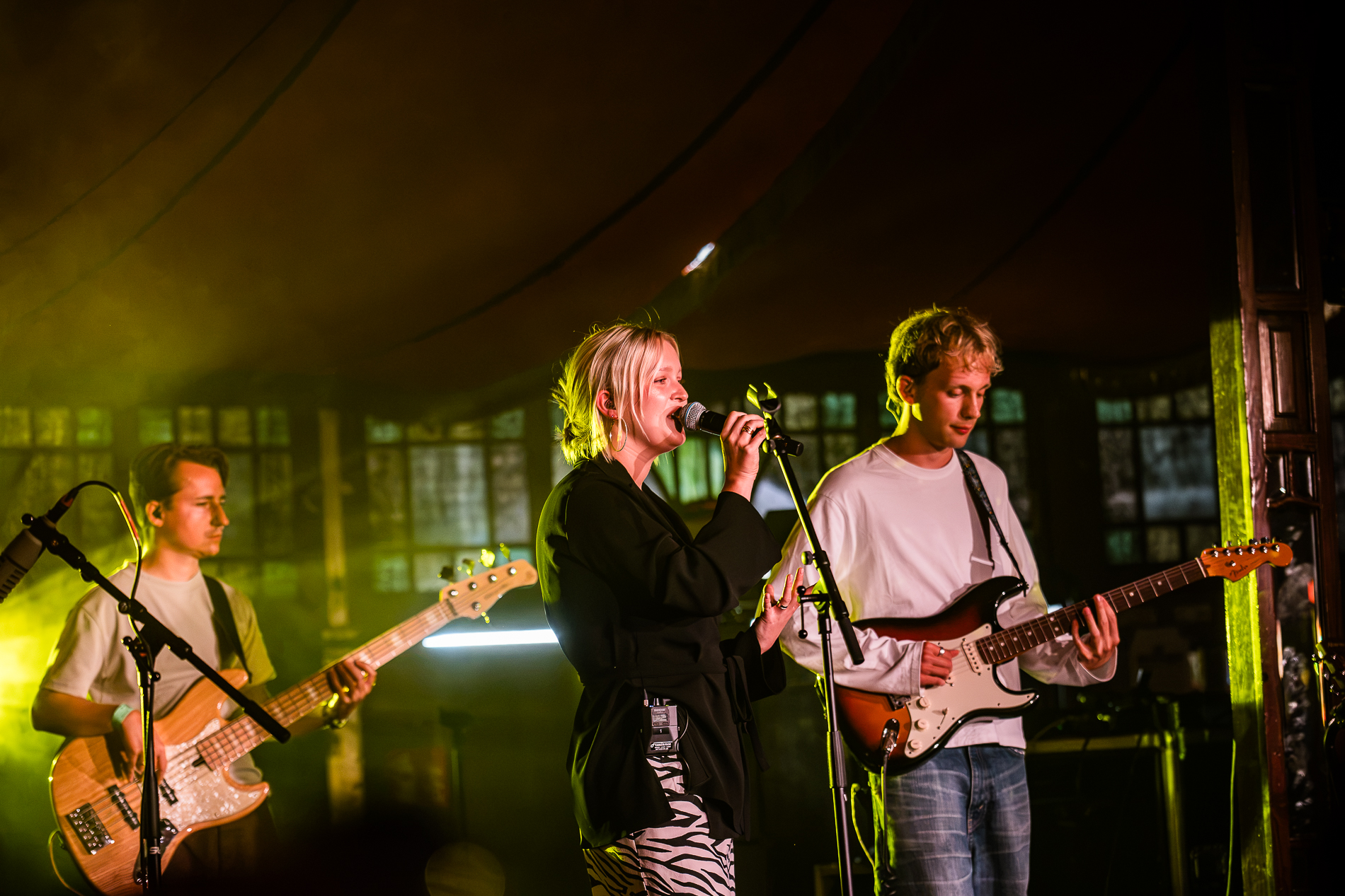 Fäm @ Suikerrock, picture 1, photographed by Jürgen Bruynooghe - FrontView Magazine