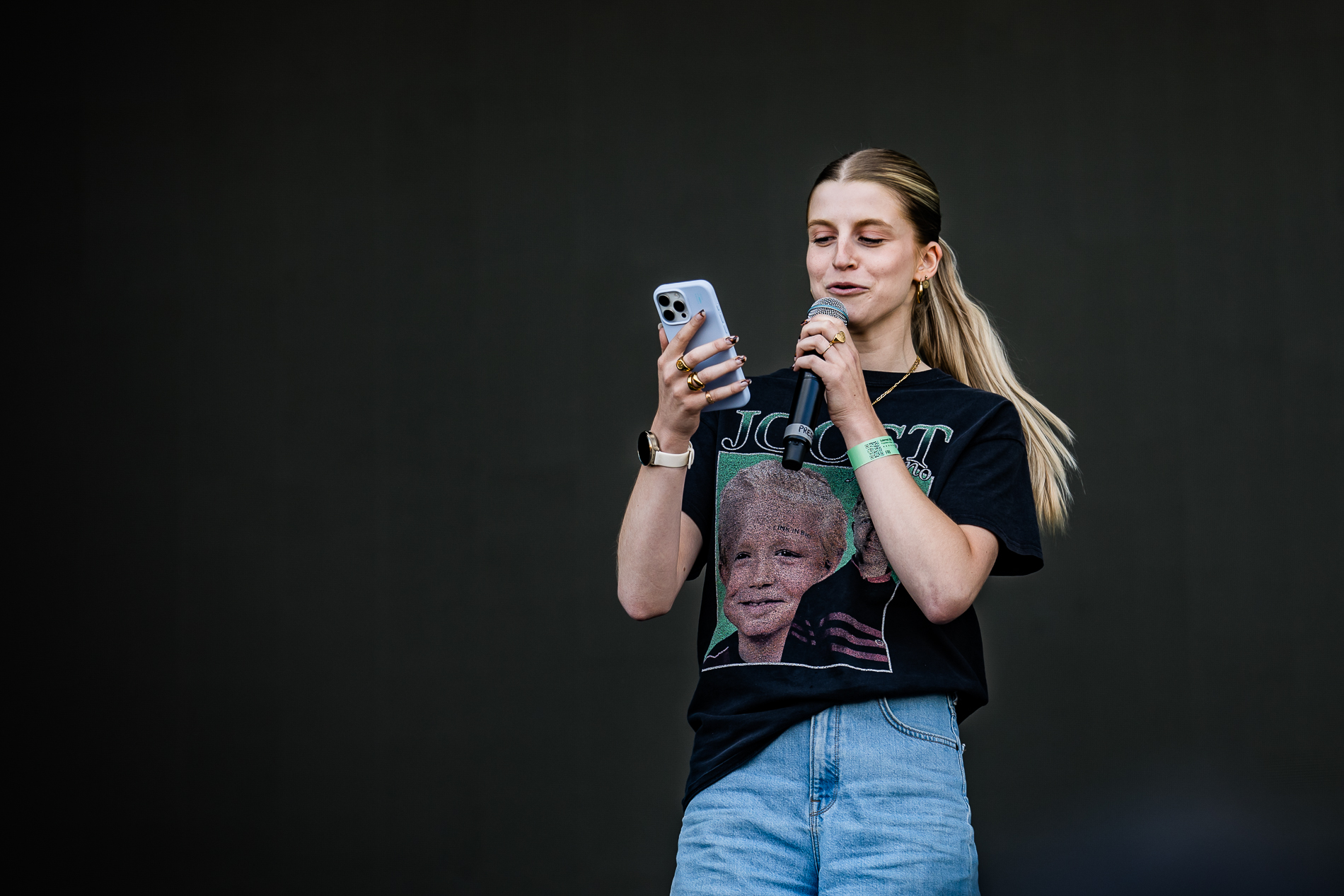 Nona Van Braeckel (presentatie) @ Suikerrock, picture 2, photographed by Jürgen Bruynooghe - FrontView Magazine