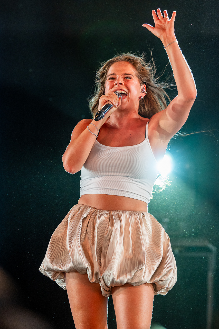 Laura Tesoro @ Rijvers Festival 2026, picture 13, photographed by Dimitri Vanlommel - FrontView Magazine