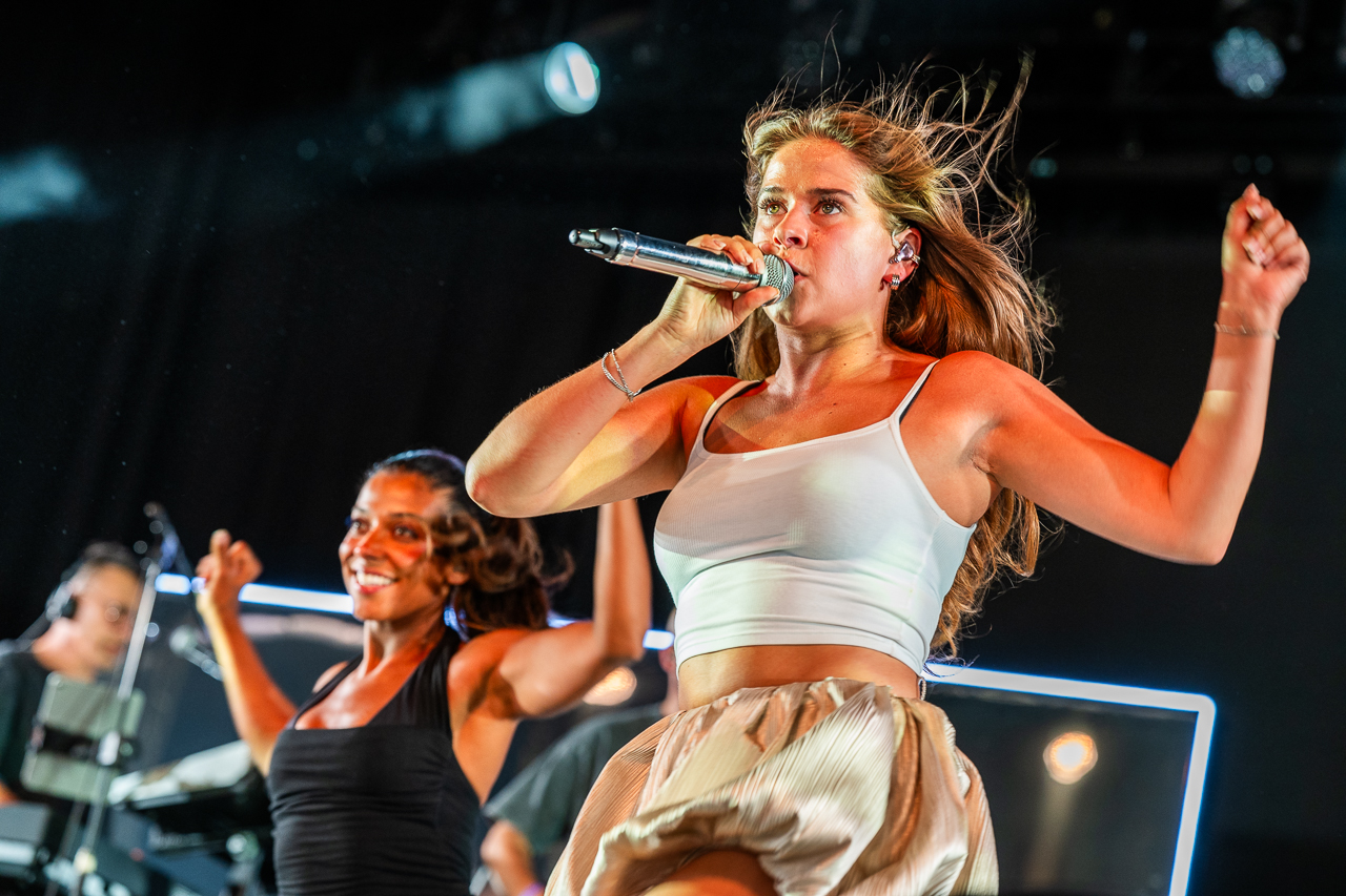 Laura Tesoro @ Rijvers Festival 2026, picture 5, photographed by Dimitri Vanlommel - FrontView Magazine