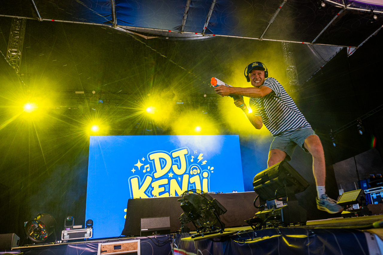 DJ Kenji @ Rijvers Festival 2026, picture 8, photographed by Dimitri Vanlommel - FrontView Magazine
