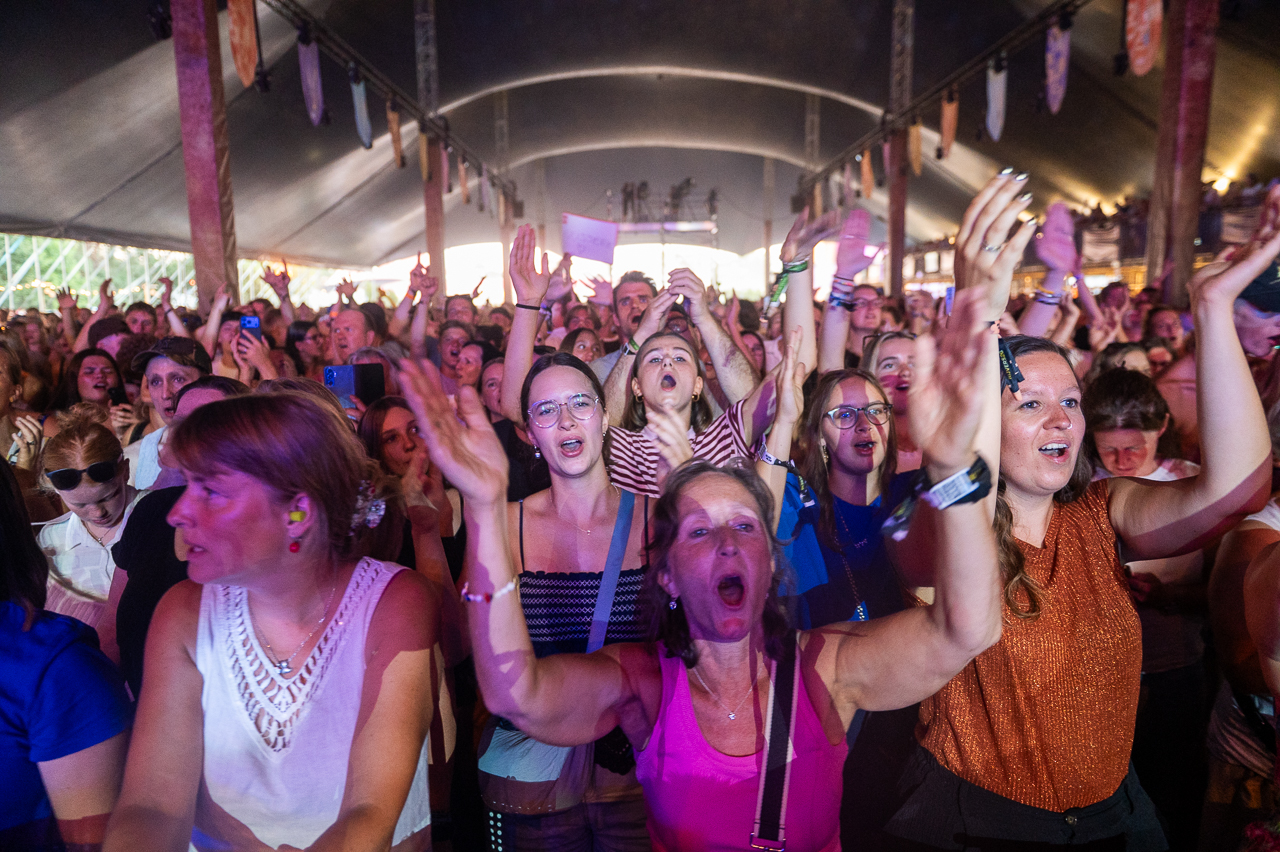 Guus Meeuwis @ Rijvers Festival 2026, picture 10, photographed by Dimitri Vanlommel - FrontView Magazine