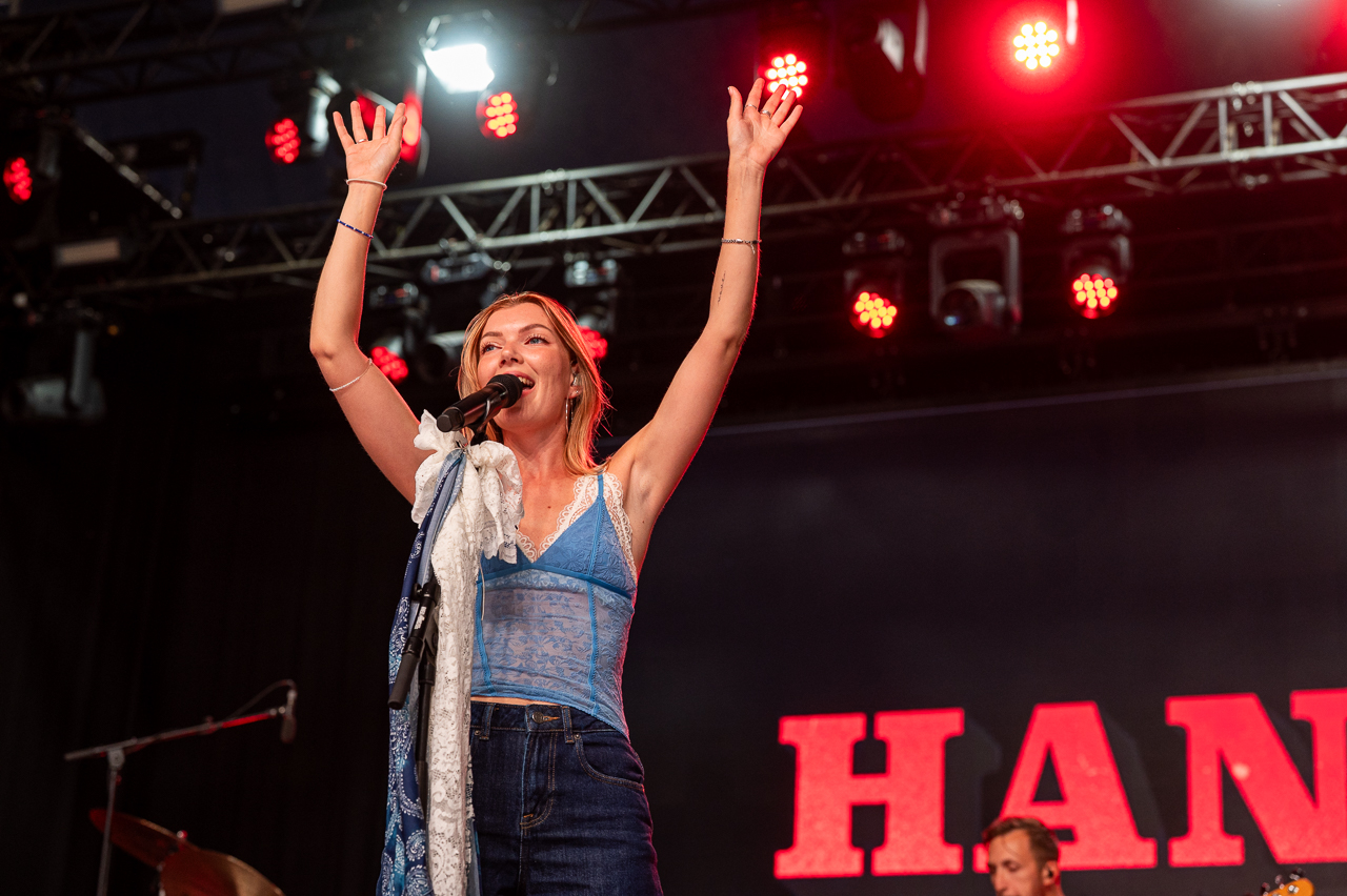 Hannah Mae @ Rijvers Festival 2026, picture 9, photographed by Dimitri Vanlommel - FrontView Magazine