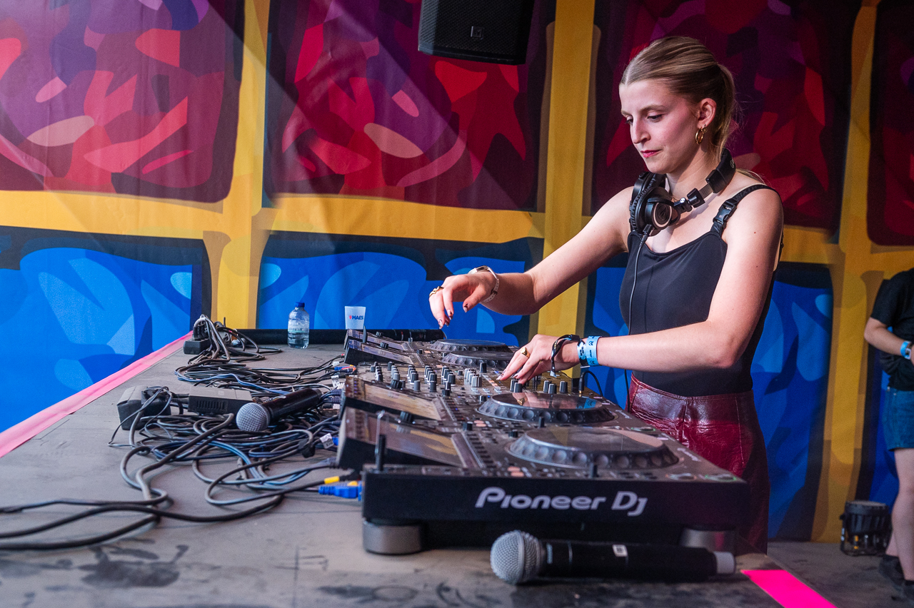 Nona Van Braeckel @ Rijvers Festival 2026, picture 5, photographed by Dimitri Vanlommel - FrontView Magazine
