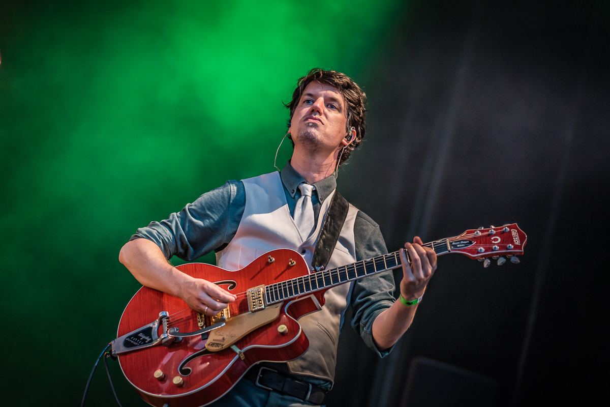 Trenchcoat @ Fonnefeesten 2026, picture 15, photographed by Danny Wagemans - FrontView Magazine