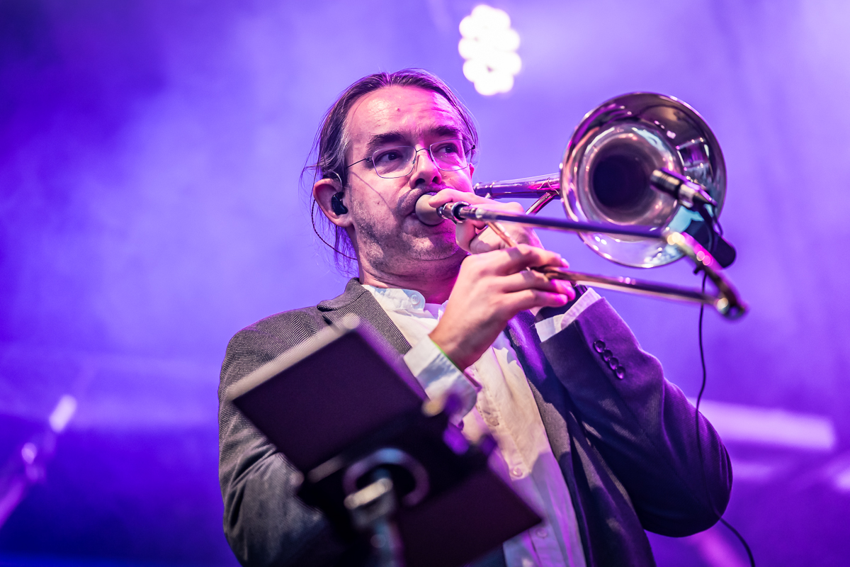 Trenchcoat @ Fonnefeesten 2026, picture 13, photographed by Danny Wagemans - FrontView Magazine