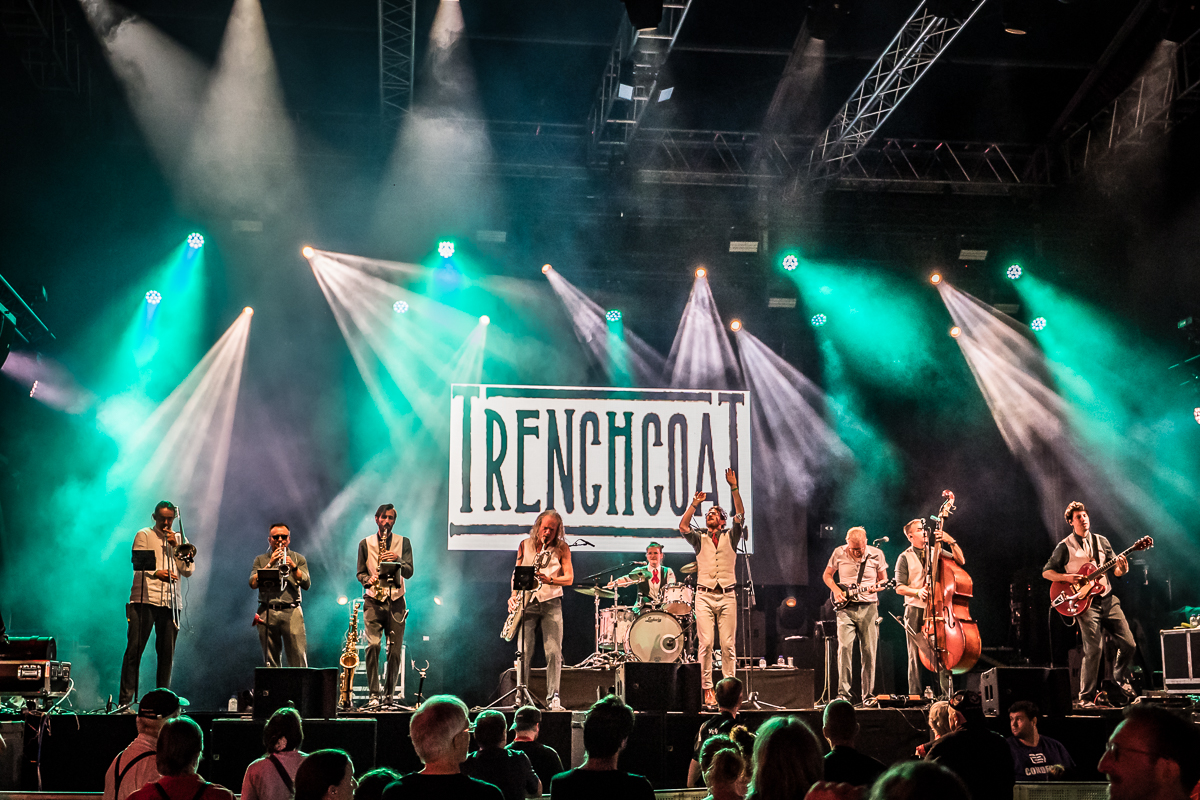 Trenchcoat @ Fonnefeesten 2026, picture 29, photographed by Danny Wagemans - FrontView Magazine
