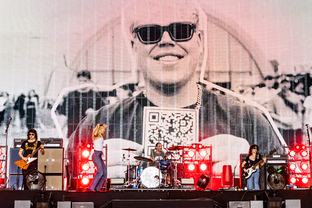 Amyl and the Sniffers @ Lowlands 2026, picture 2, photographed by Danielle Stoop - FrontView Magazine