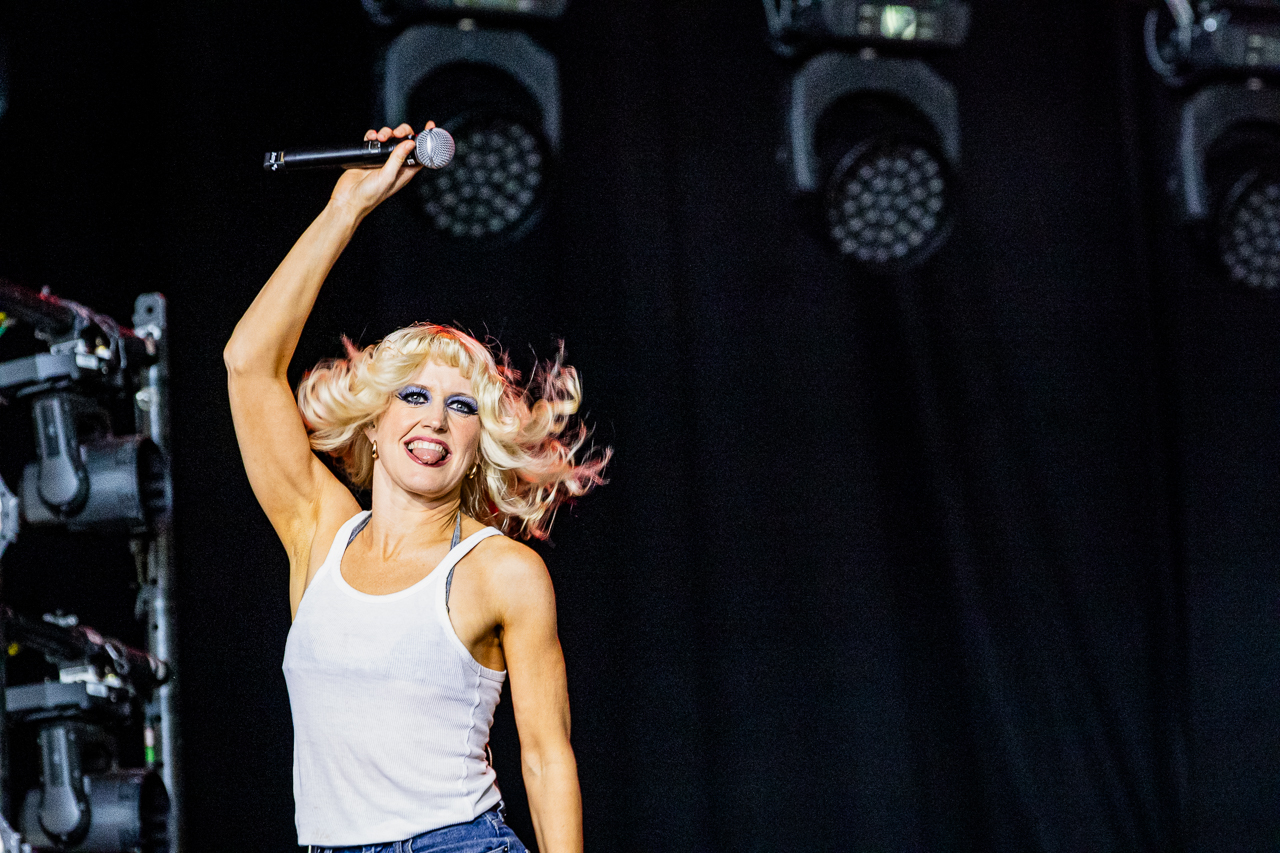 Amyl and the Sniffers @ Lowlands 2026, picture 6, photographed by Danielle Stoop - FrontView Magazine