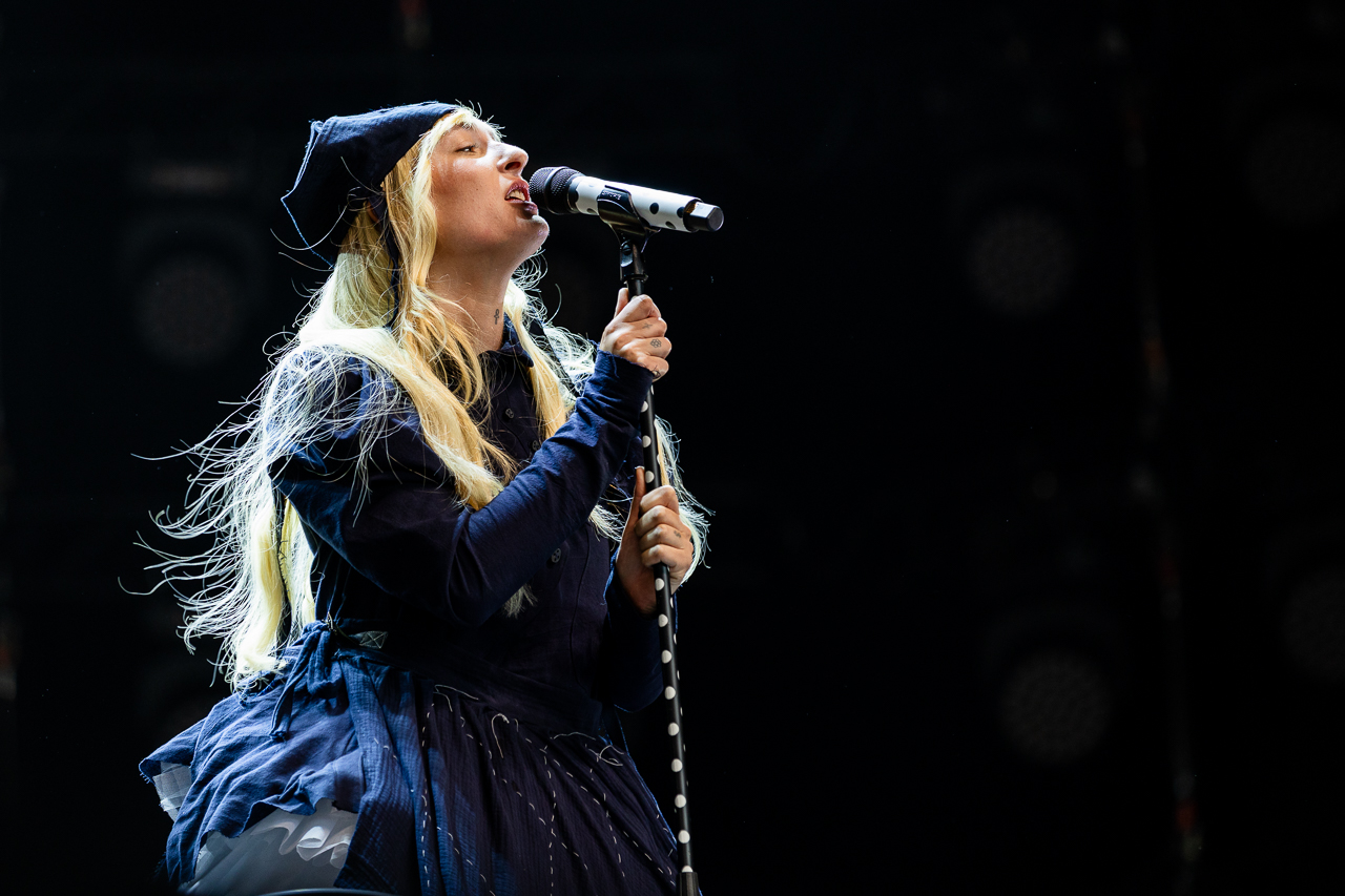 S10 @ Lowlands 2026, picture 4, photographed by Danielle Stoop - FrontView Magazine