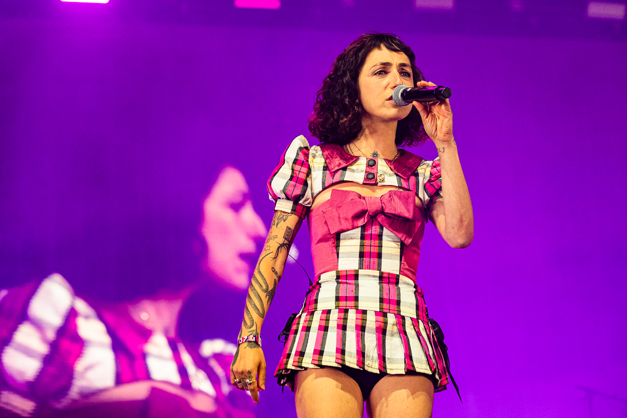 Sophie Straat @ Lowlands 2026, picture 8, photographed by Danielle Stoop - FrontView Magazine