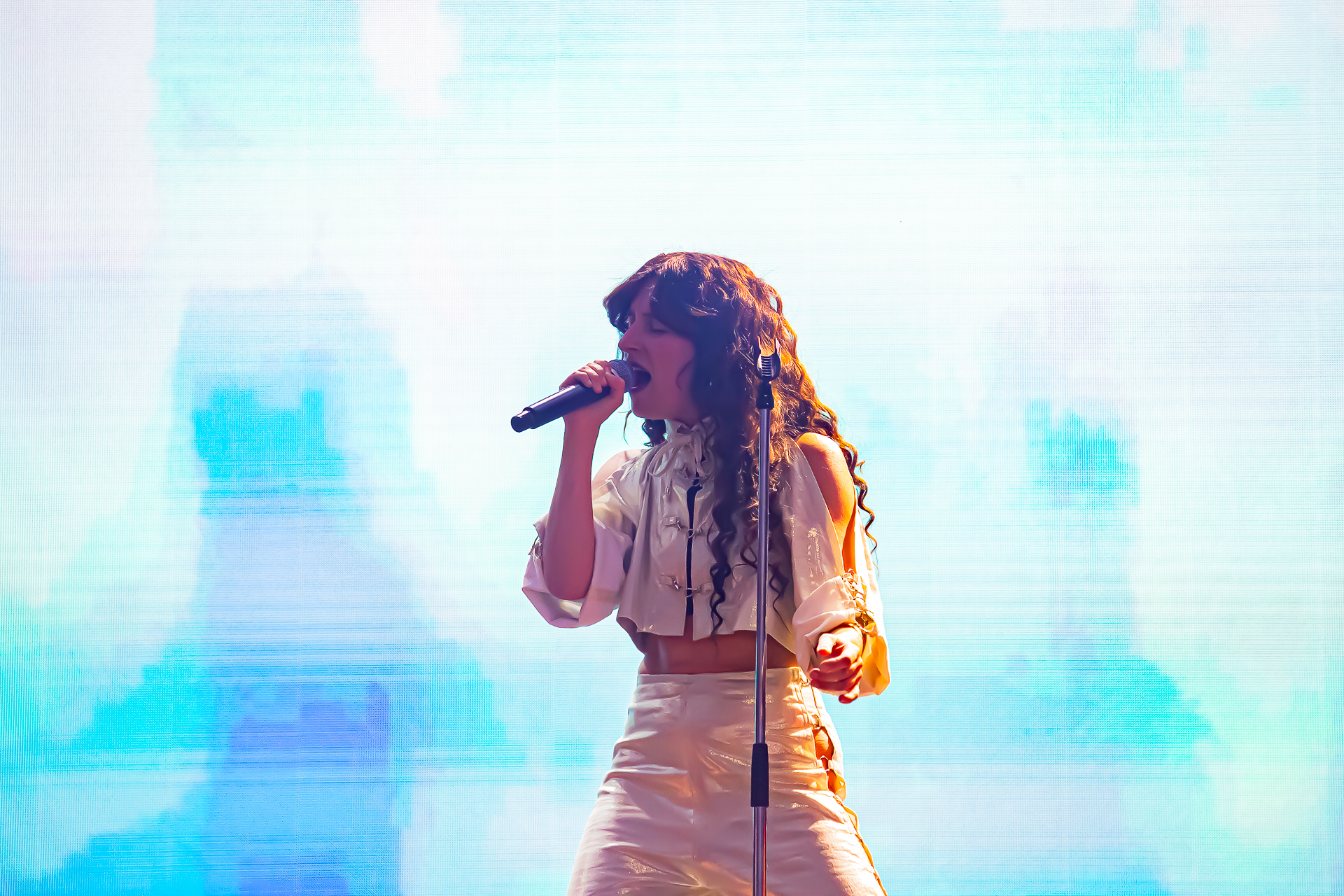 Eefje de Visser @ Pukkelpop 2026, picture 7, photographed by Leen Verlinden - FrontView Magazine