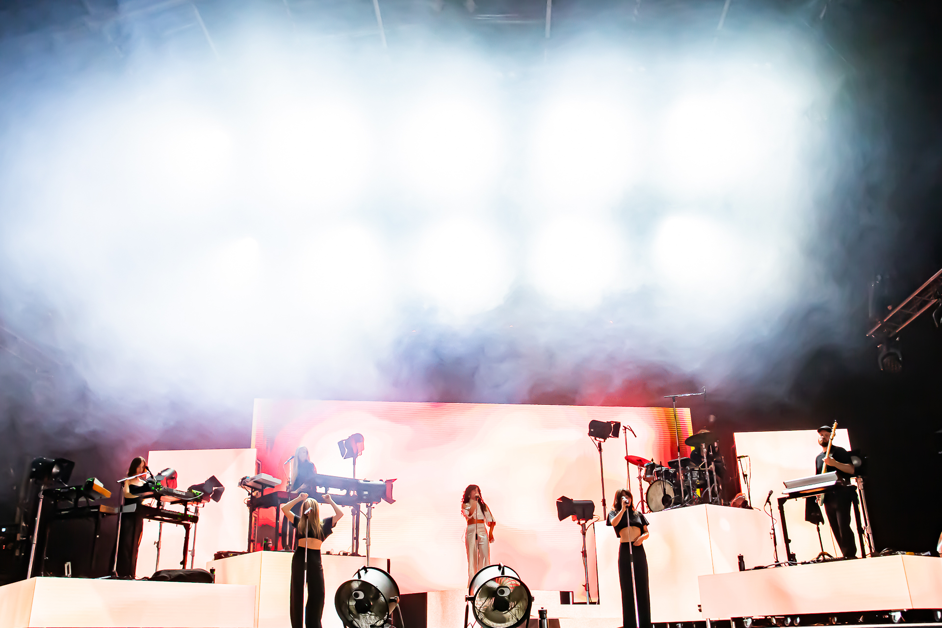 Eefje de Visser @ Pukkelpop 2026, picture 1, photographed by Leen Verlinden - FrontView Magazine