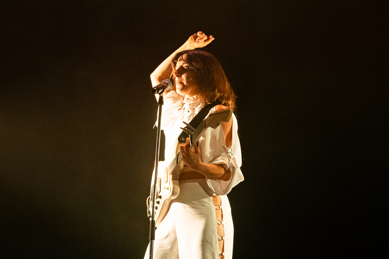 Eefje de Visser @ Muziekgieterij, picture 3, photographed by Danielle Stoop - FrontView Magazine