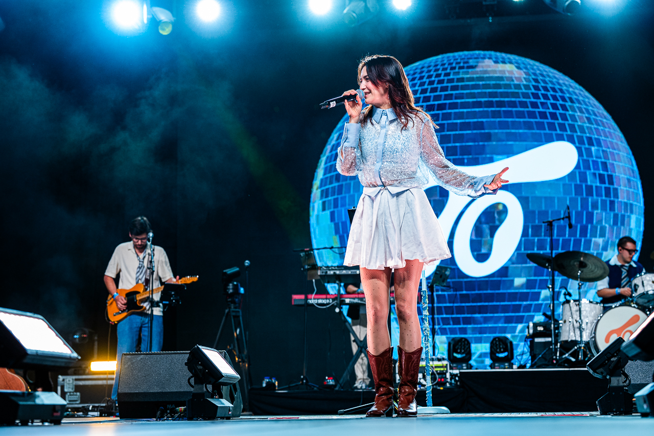 Tinne Oltmans @ Rijvers Festival 2026, picture 4, photographed by Dimitri Vanlommel - FrontView Magazine