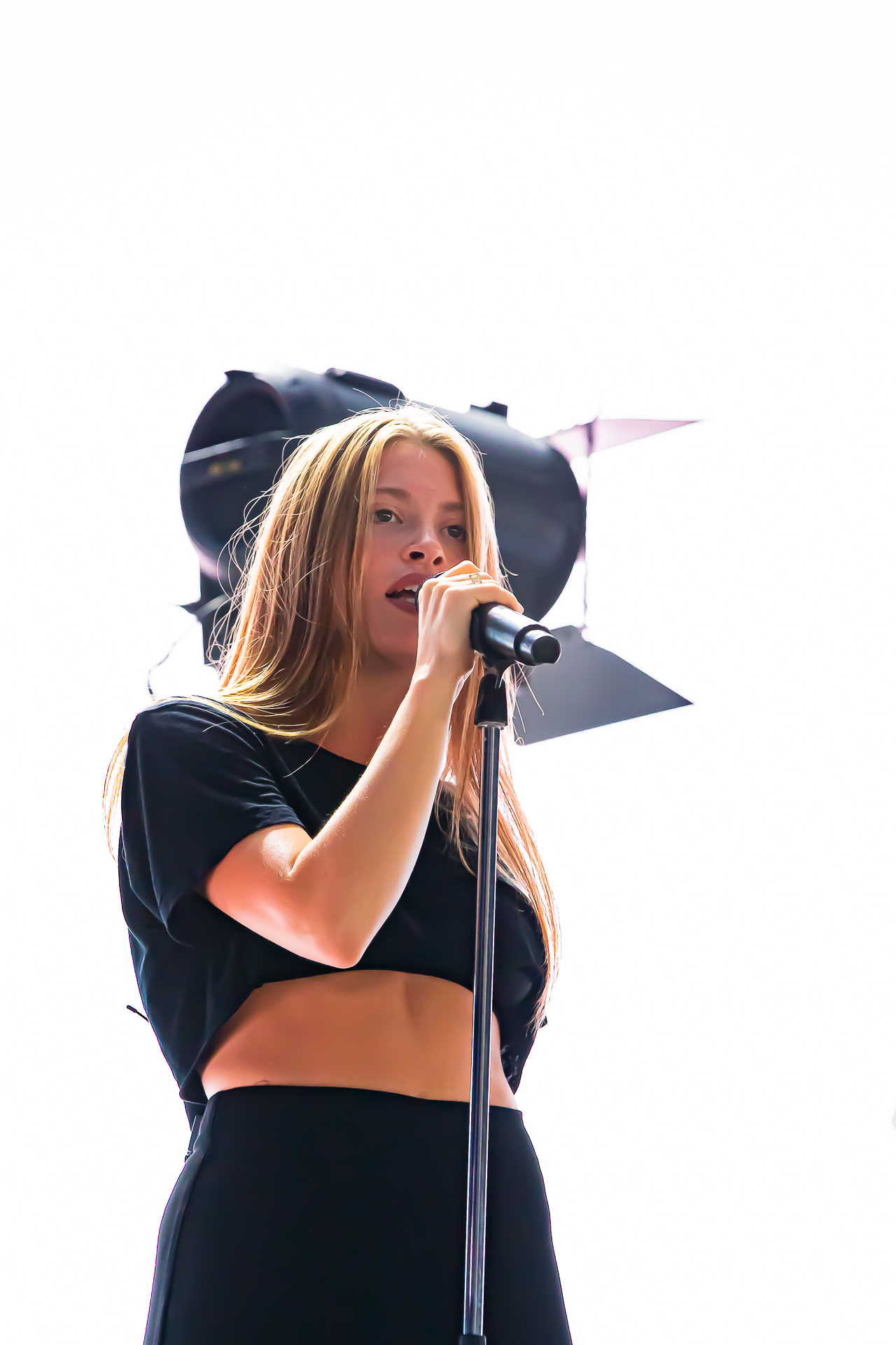 Eefje de Visser @ Pukkelpop 2026, picture 10, photographed by Leen Verlinden - FrontView Magazine