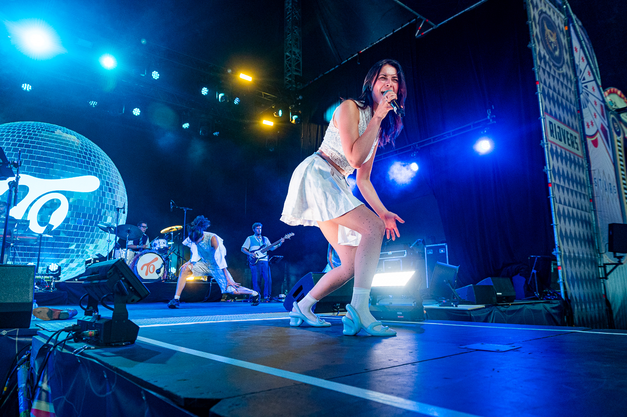 Tinne Oltmans @ Rijvers Festival 2026, picture 30, photographed by Dimitri Vanlommel - FrontView Magazine