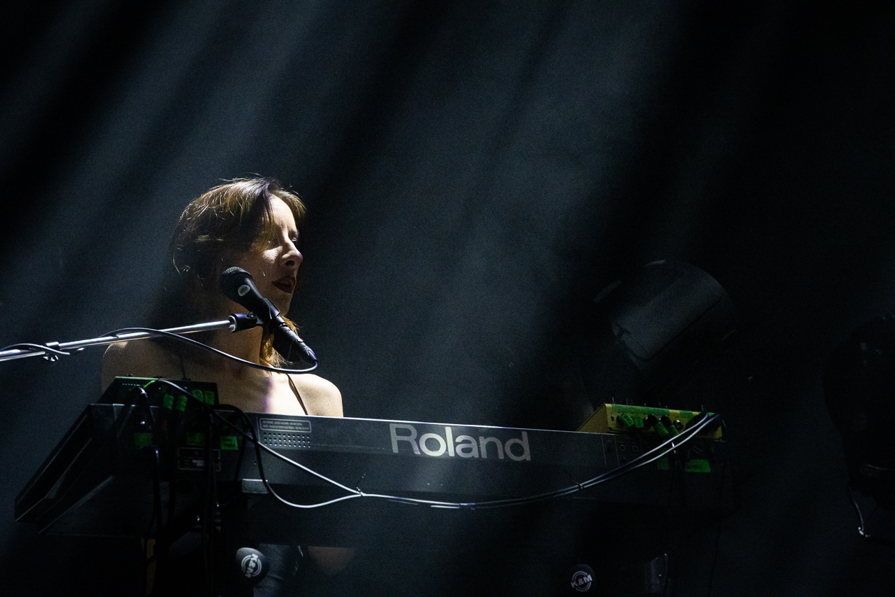 Eefje de Visser @ Muziekgieterij, picture 8, photographed by Danielle Stoop - FrontView Magazine