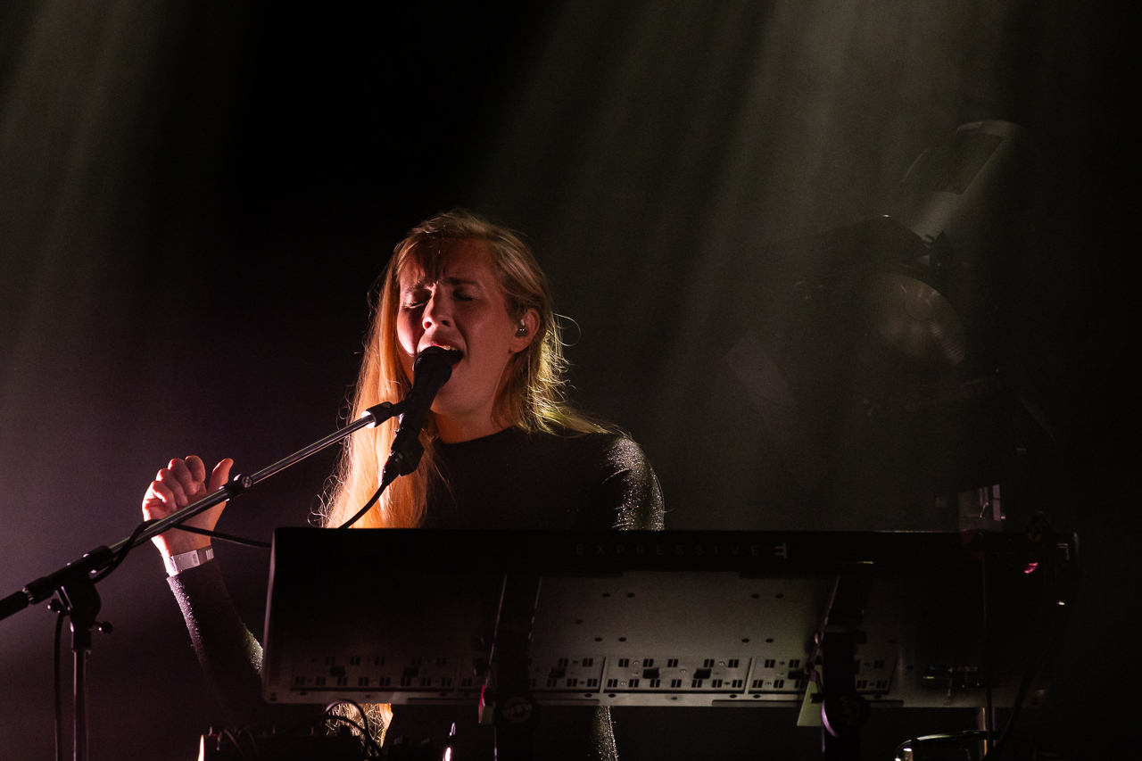 Eefje de Visser @ Muziekgieterij, picture 10, photographed by Danielle Stoop - FrontView Magazine