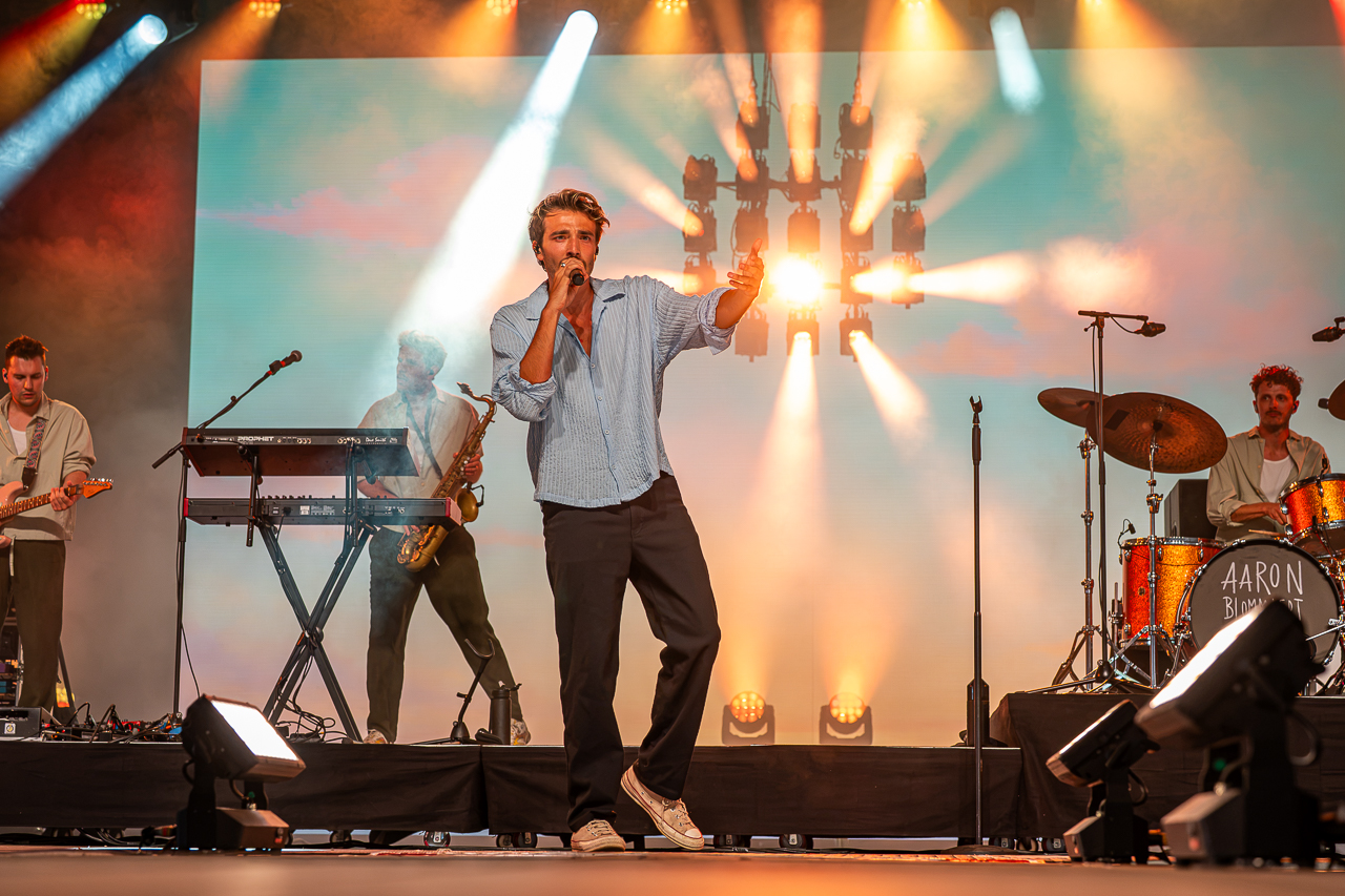 Aaron Blommaert @ Rijvers Festival 2026, picture 5, photographed by Dimitri Vanlommel - FrontView Magazine