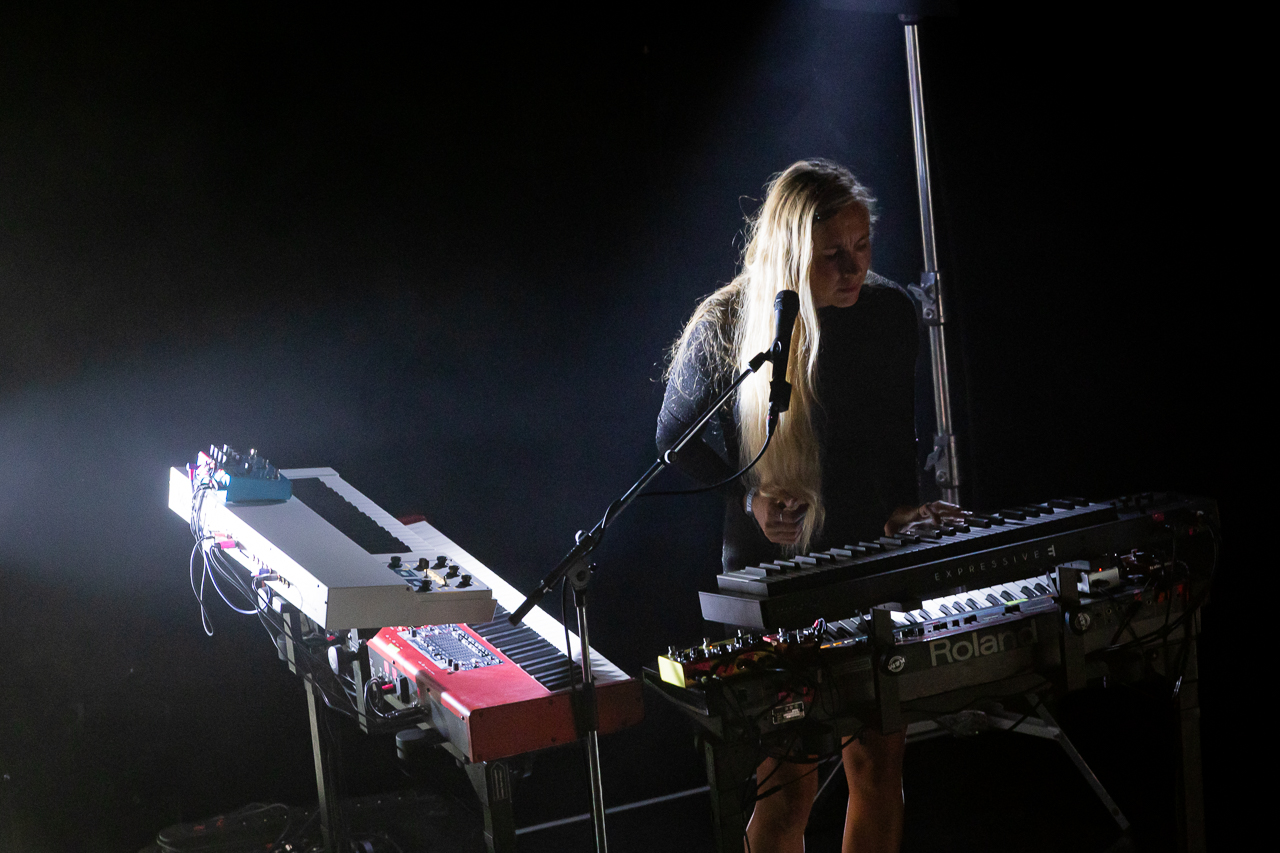 Eefje de Visser @ Muziekgieterij, picture 13, photographed by Danielle Stoop - FrontView Magazine