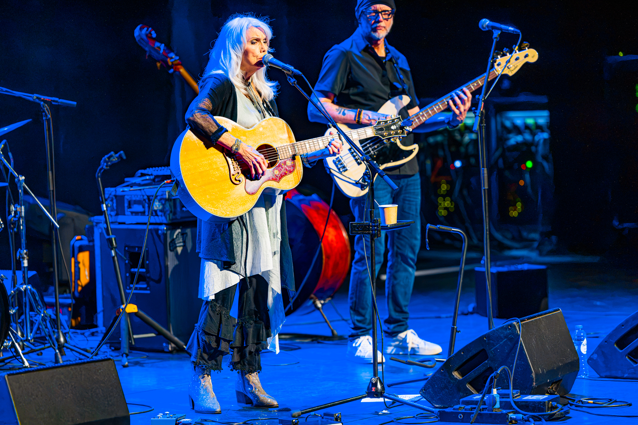 Emmylou Harris @ Stadsschouwburg, foto 9, foto's door Paul Jongeneelen - FrontView Magazine