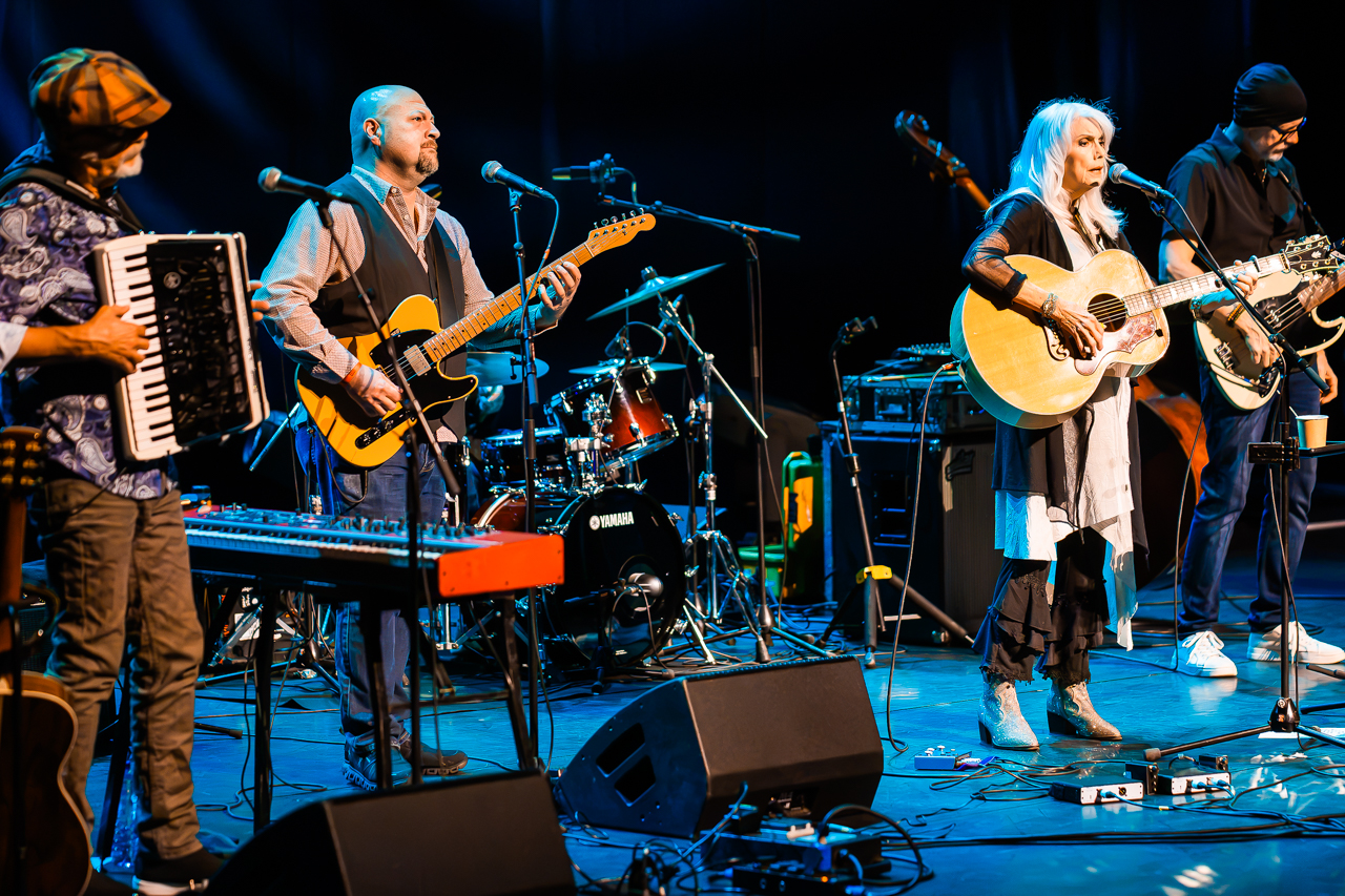 Emmylou Harris @ Stadsschouwburg, foto 2, foto's door Paul Jongeneelen - FrontView Magazine
