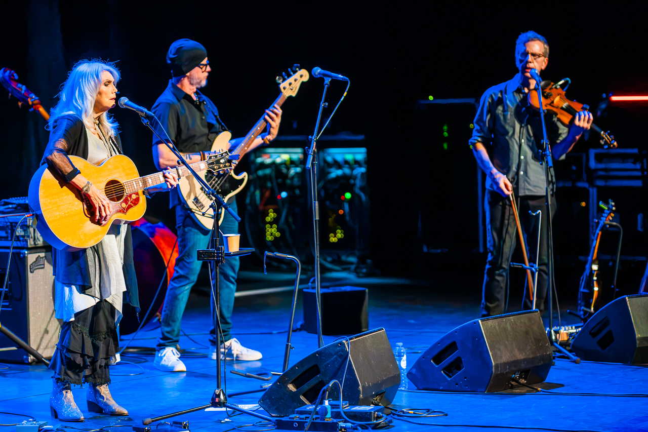 Emmylou Harris @ Stadsschouwburg, foto 8, foto's door Paul Jongeneelen - FrontView Magazine