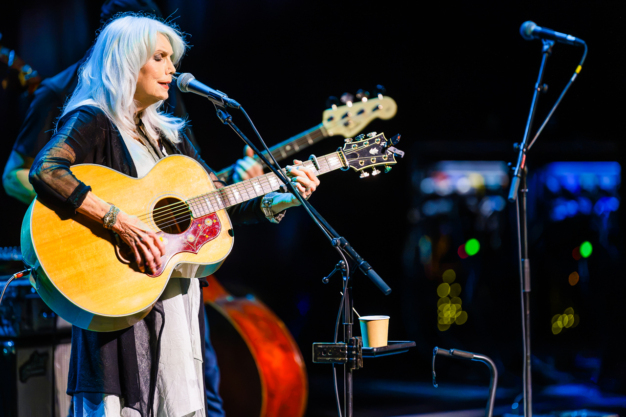 Emmylou Harris @ Stadsschouwburg, foto 5, foto's door Paul Jongeneelen - FrontView Magazine