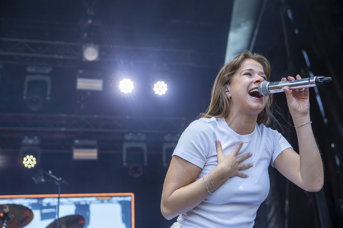Laura Tesoro @ Vredesfeesten, picture 5, photographed by Edwin Houdevelt - FrontView Magazine