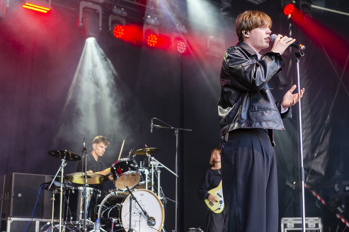 Bas Serra @ Vredesfeesten, foto 10, foto's door Edwin Houdevelt - FrontView Magazine