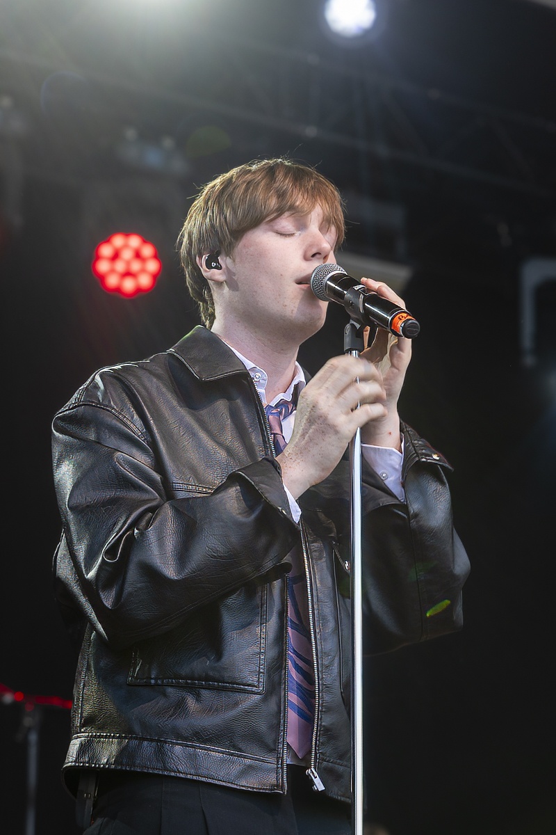 Bas Serra @ Vredesfeesten, foto 12, foto's door Edwin Houdevelt - FrontView Magazine