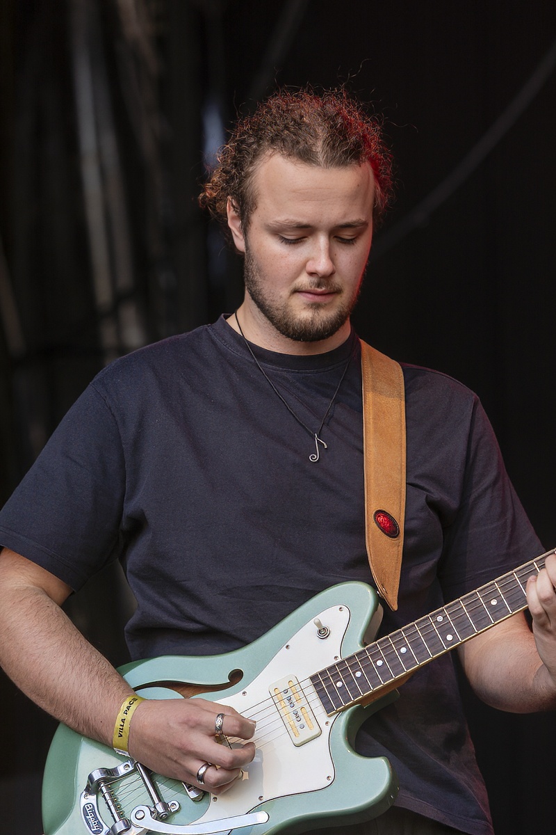 Bas Serra @ Vredesfeesten, foto 13, foto's door Edwin Houdevelt - FrontView Magazine