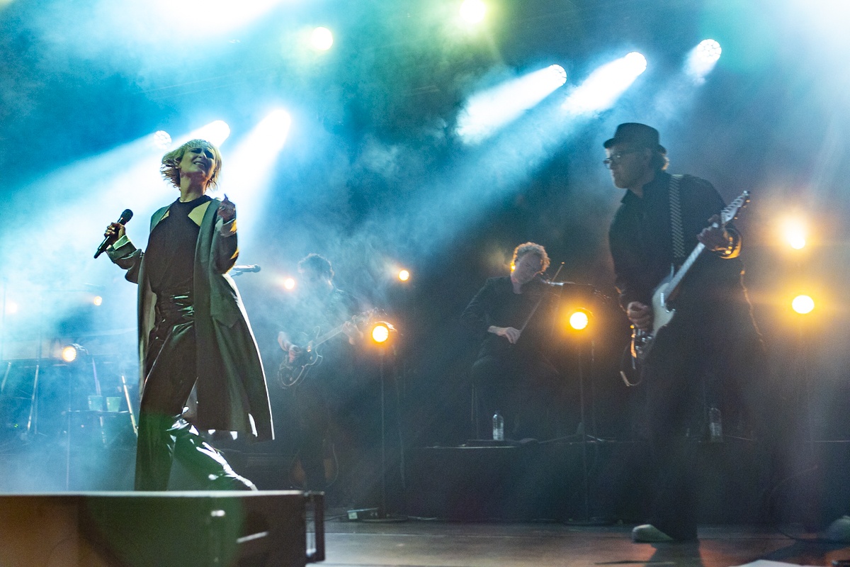 Hooverphonic @ Vredesfeesten, foto 12, foto's door Edwin Houdevelt - FrontView Magazine