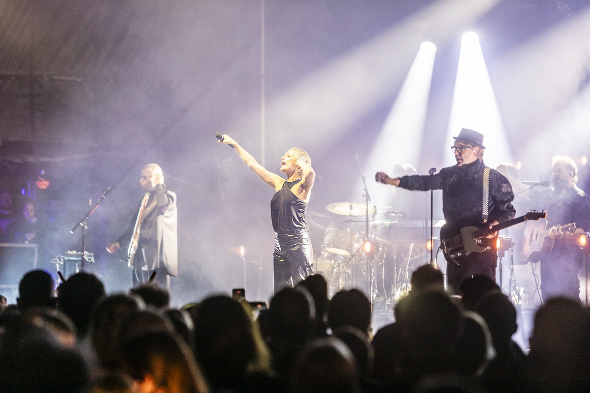 Hooverphonic @ Vredesfeesten, foto 34, foto's door Edwin Houdevelt - FrontView Magazine