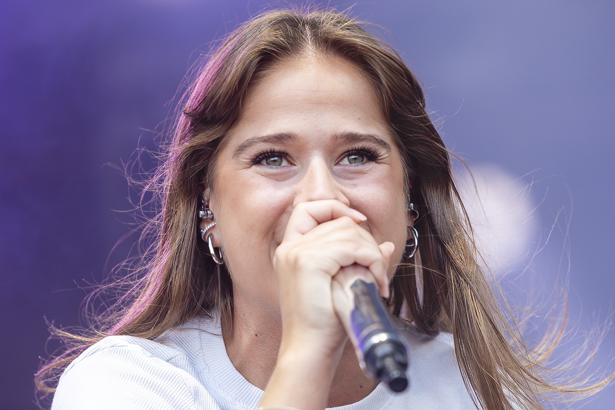 Laura Tesoro @ Vredesfeesten, picture 1, photographed by Edwin Houdevelt - FrontView Magazine