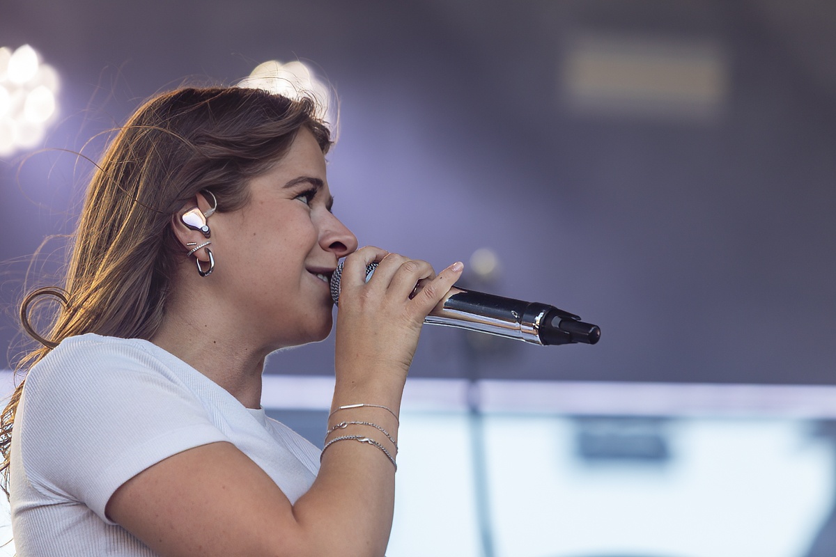 Laura Tesoro @ Vredesfeesten, picture 8, photographed by Edwin Houdevelt - FrontView Magazine